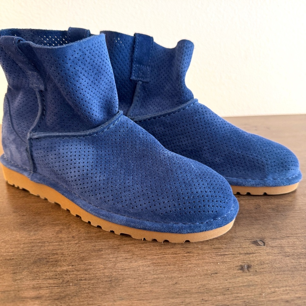 UGG Blue Classic Unlined Mini Perf Boots NWOT PERFECT CONDITION / Women's Size 6